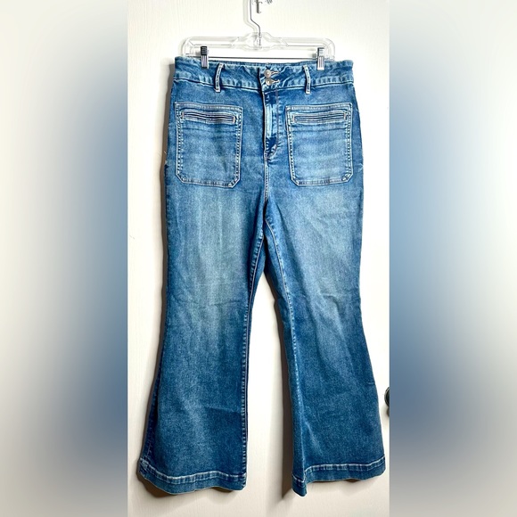 American Eagle Outfitters Denim - American Eagle women’s flare jeans. Size 16 short